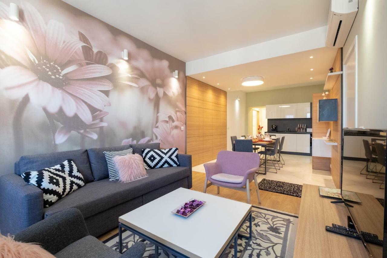 Vitosha Blvd Luxury 2-Bedroom, 2-Bathroom With Balcony Sofia Exterior photo