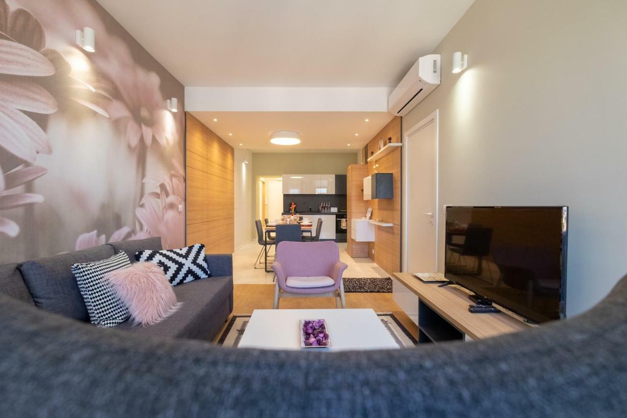 Vitosha Blvd Luxury 2-Bedroom, 2-Bathroom With Balcony Sofia Exterior photo